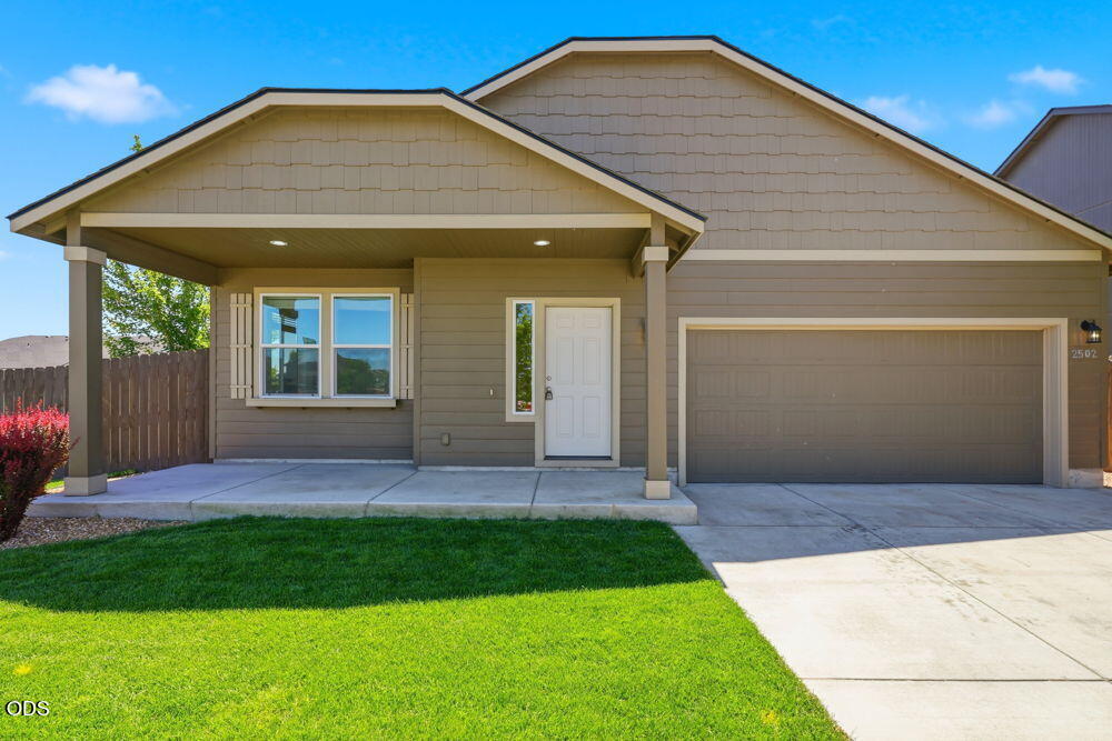 Photo of 2502 NW Glen Oak Avenue 1 of 35