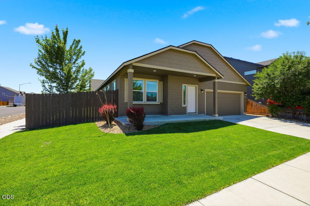 Photo of 2502 NW Glen Oak Avenue 3 of 35