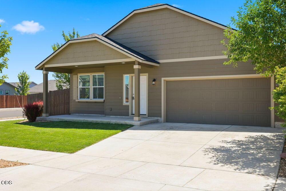 Photo of 2502 NW Glen Oak Avenue 4 of 35