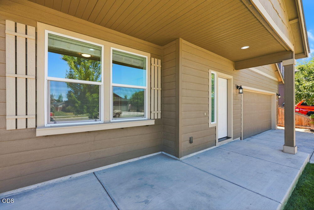 Photo of 2502 NW Glen Oak Avenue 5 of 35