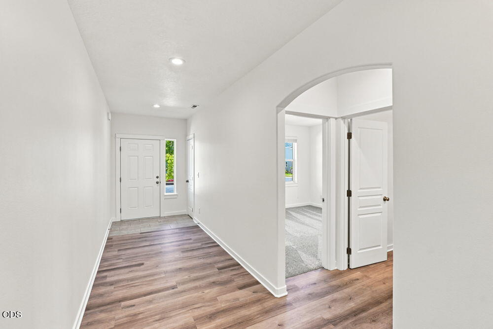 Photo of 2502 NW Glen Oak Avenue 8 of 35