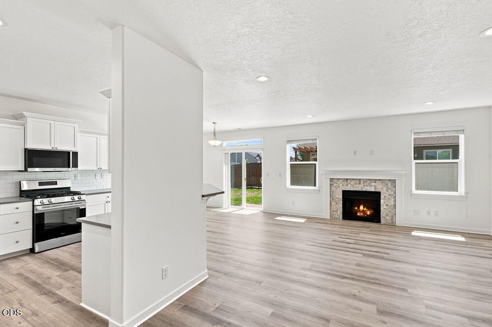 Photo of 2502 NW Glen Oak Avenue 11 of 35