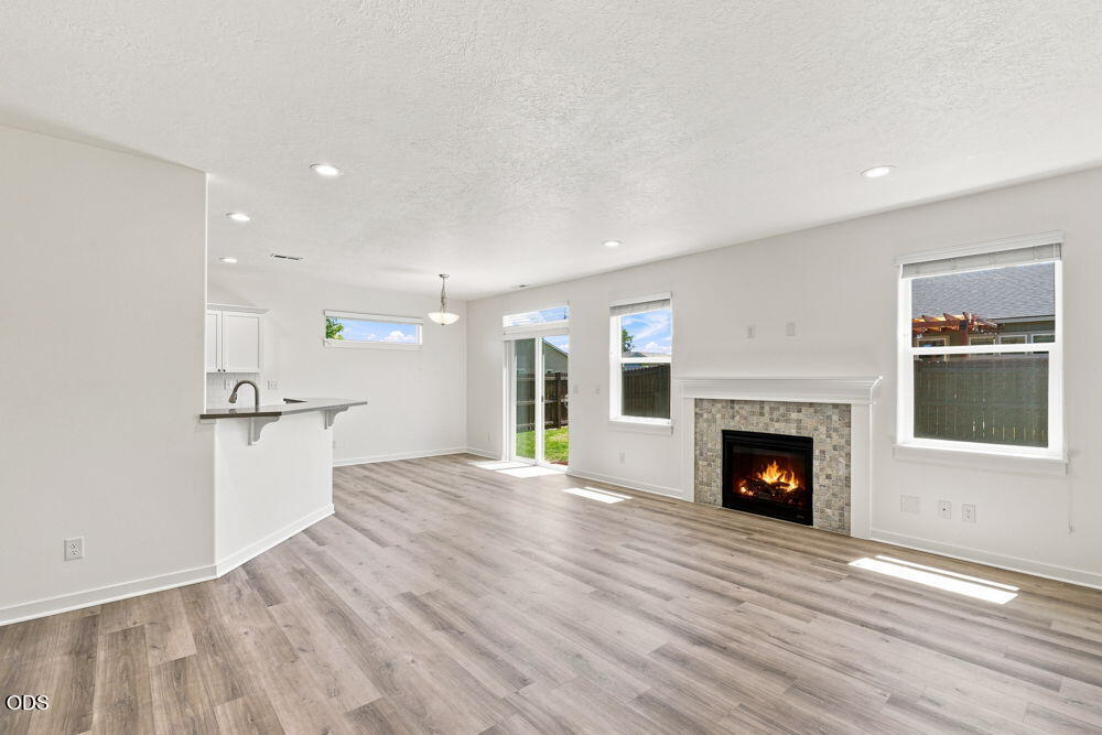 Photo of 2502 NW Glen Oak Avenue 13 of 35