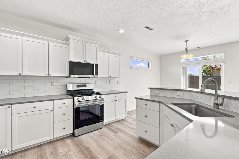 Photo of 2502 NW Glen Oak Avenue 14 of 35
