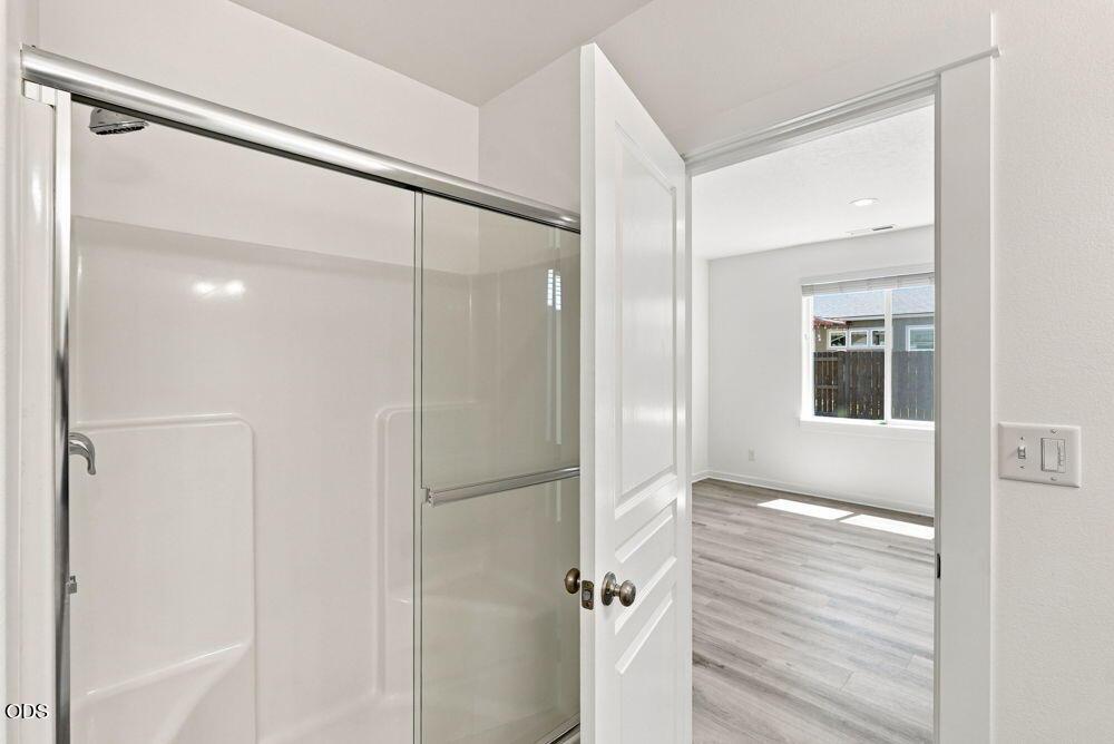 Photo of 2502 NW Glen Oak Avenue 24 of 35