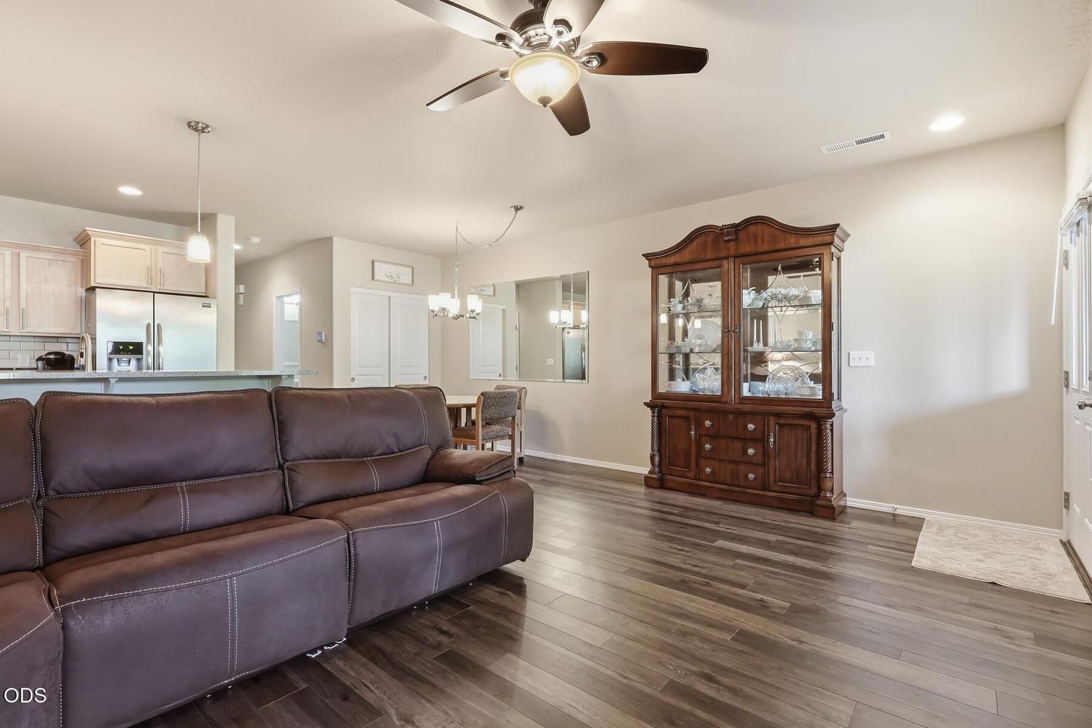 Photo of 820 N Hindeman Street 11 of 55