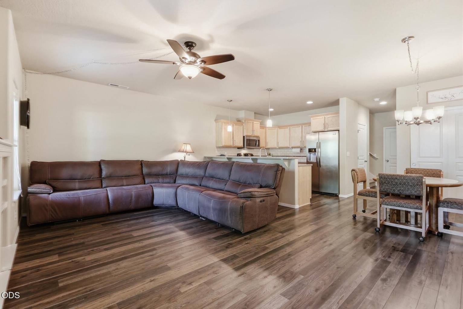 Photo of 820 N Hindeman Street 13 of 55