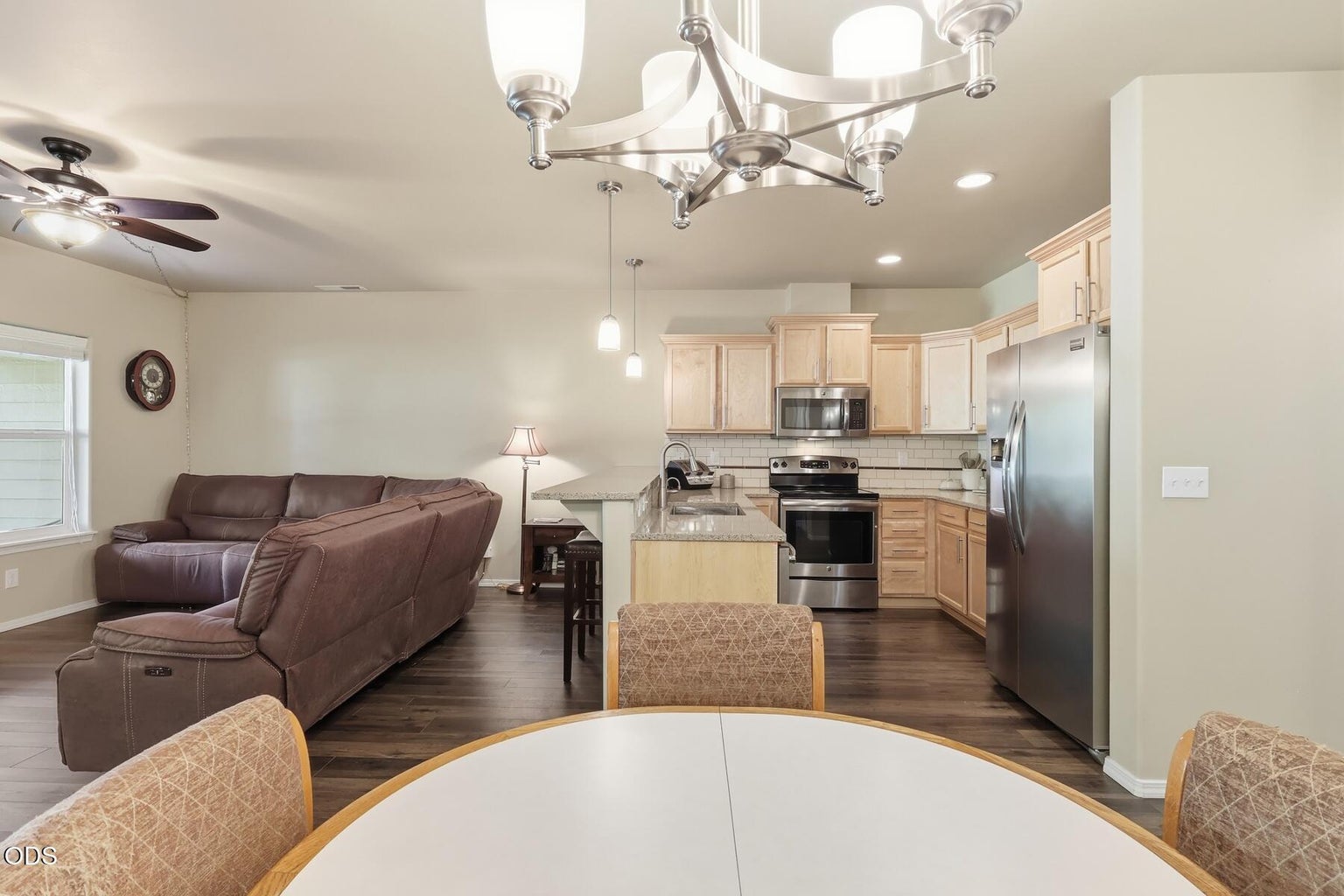 Photo of 820 N Hindeman Street 15 of 55