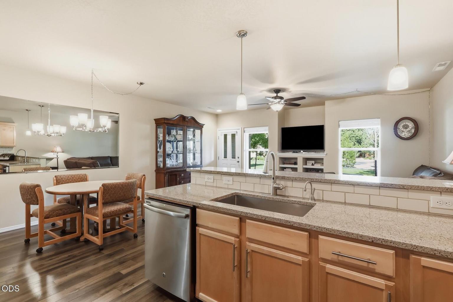 Photo of 820 N Hindeman Street 22 of 55