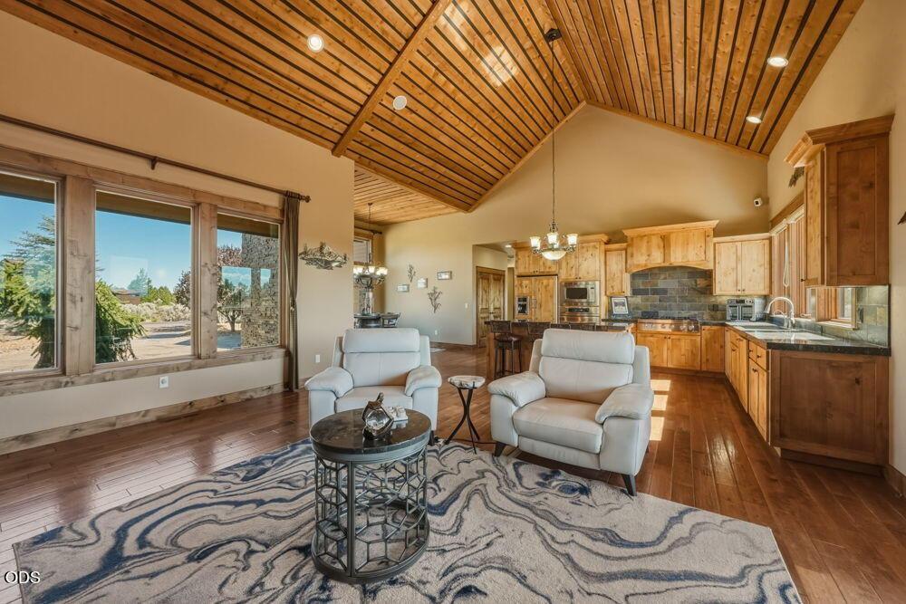Photo of 17171 SW Chaparral Drive 4 of 48