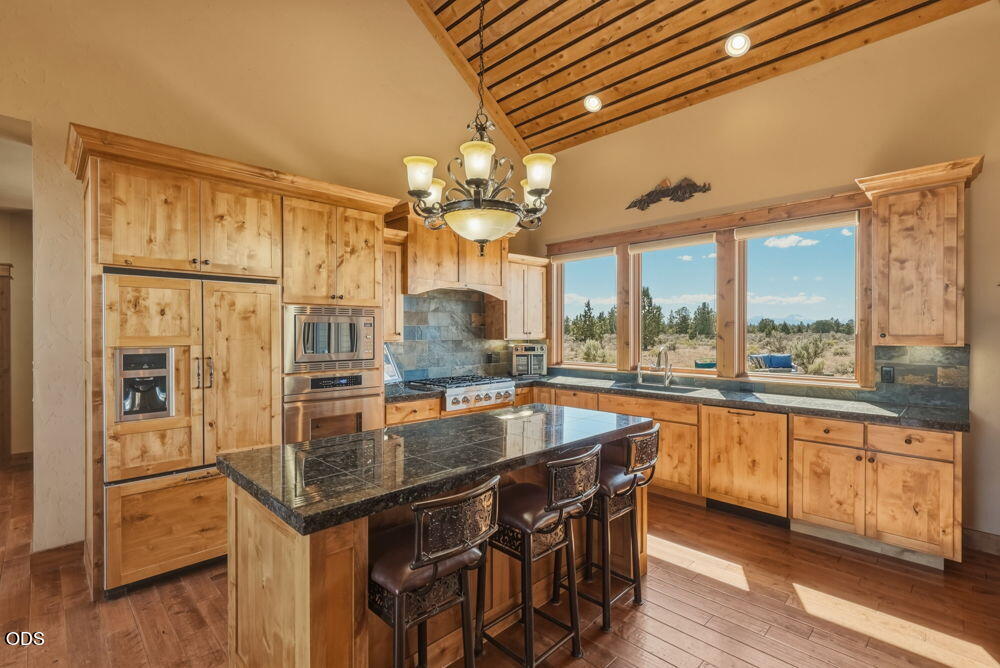 Photo of 17171 SW Chaparral Drive 6 of 48