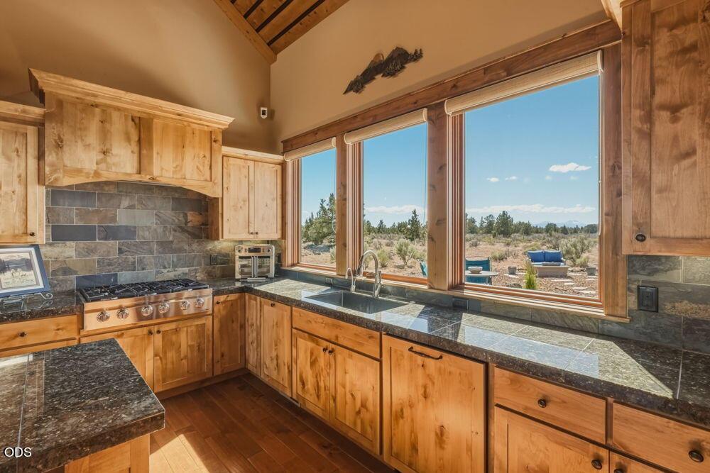 Photo of 17171 SW Chaparral Drive 7 of 48