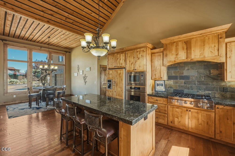 Photo of 17171 SW Chaparral Drive 8 of 48