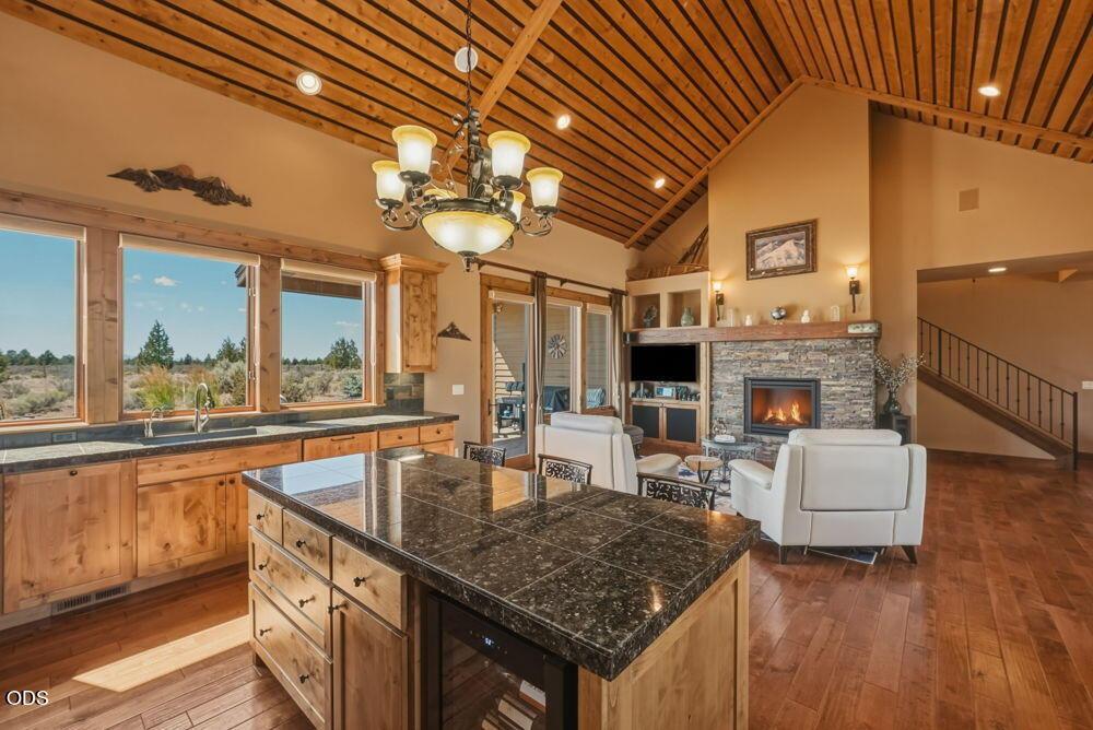 Photo of 17171 SW Chaparral Drive 10 of 48