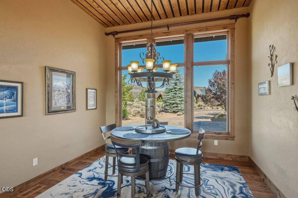Photo of 17171 SW Chaparral Drive 11 of 48