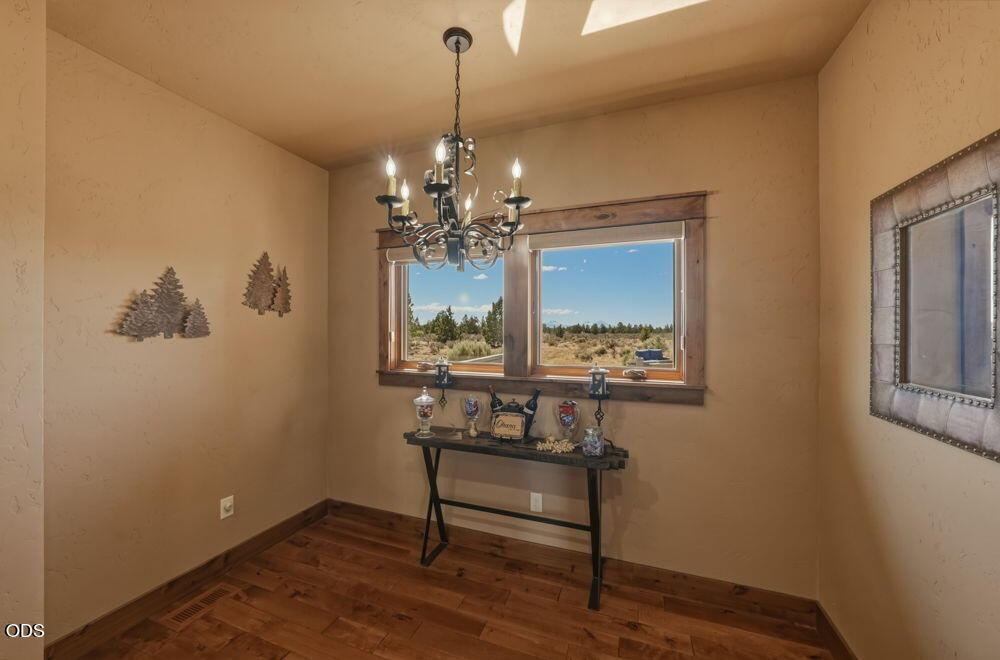 Photo of 17171 SW Chaparral Drive 13 of 48