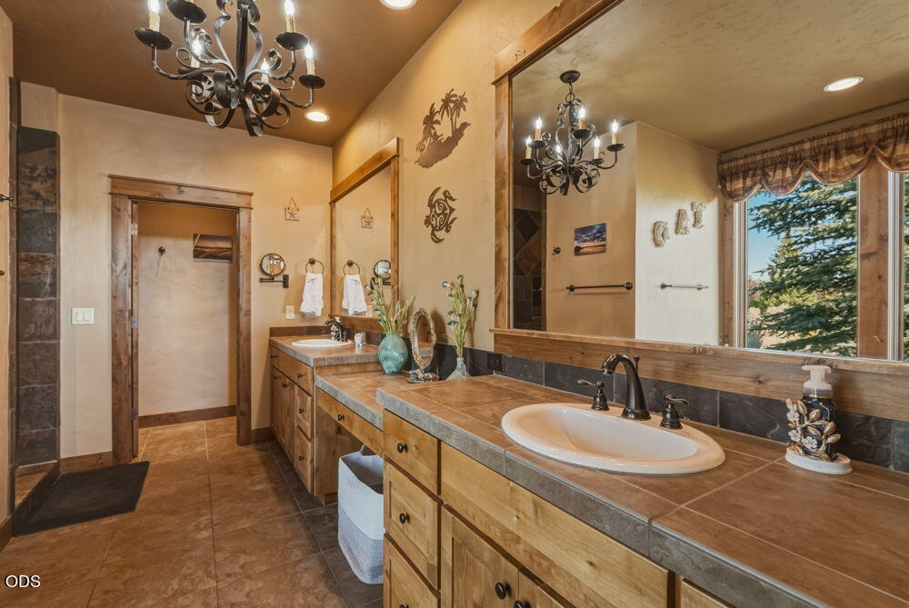 Photo of 17171 SW Chaparral Drive 17 of 48