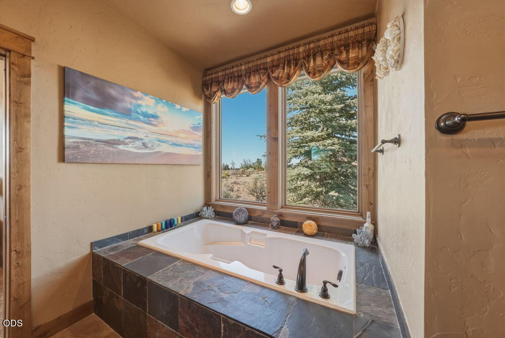 Photo of 17171 SW Chaparral Drive 18 of 48