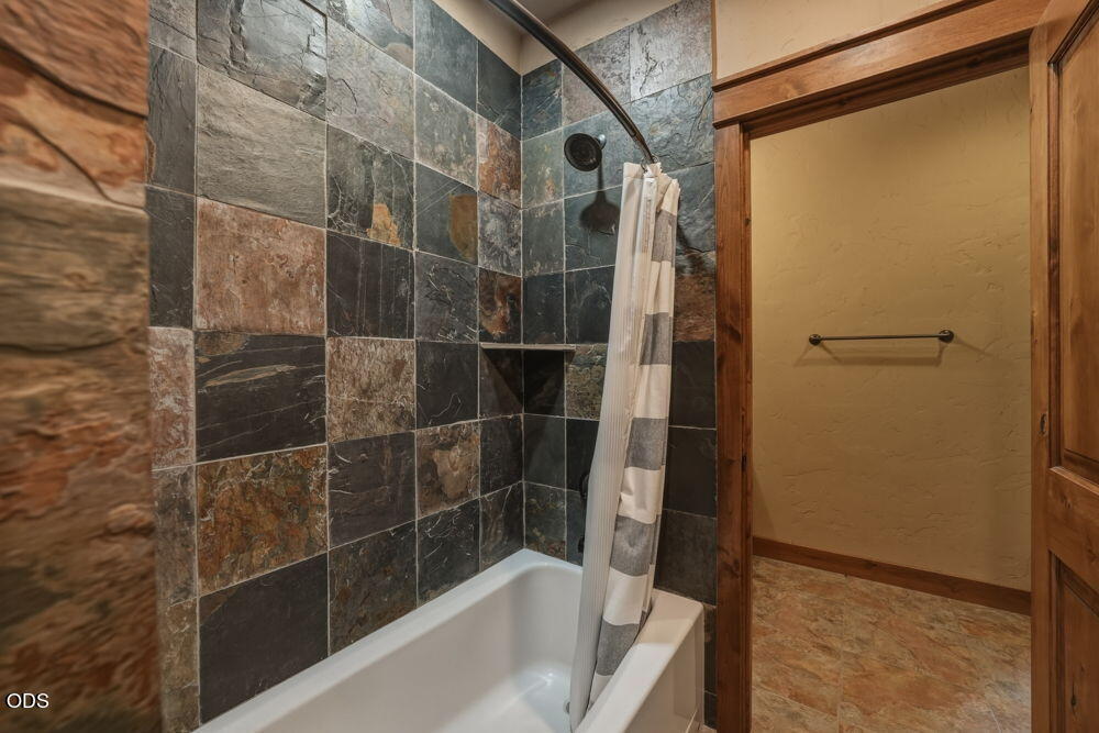 Photo of 17171 SW Chaparral Drive 22 of 48