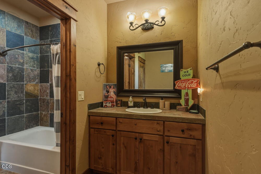 Photo of 17171 SW Chaparral Drive 23 of 48