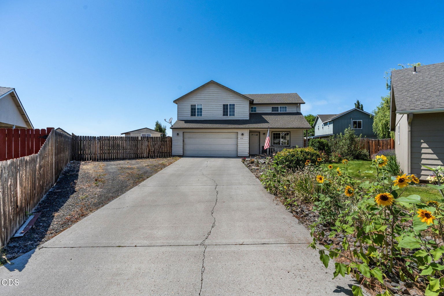 Photo of 609 NE Stoneridge Lane 2 of 46