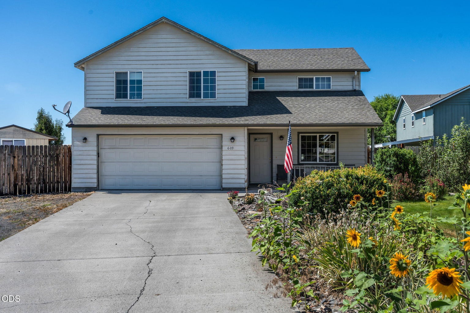 Photo of 609 NE Stoneridge Lane 3 of 46