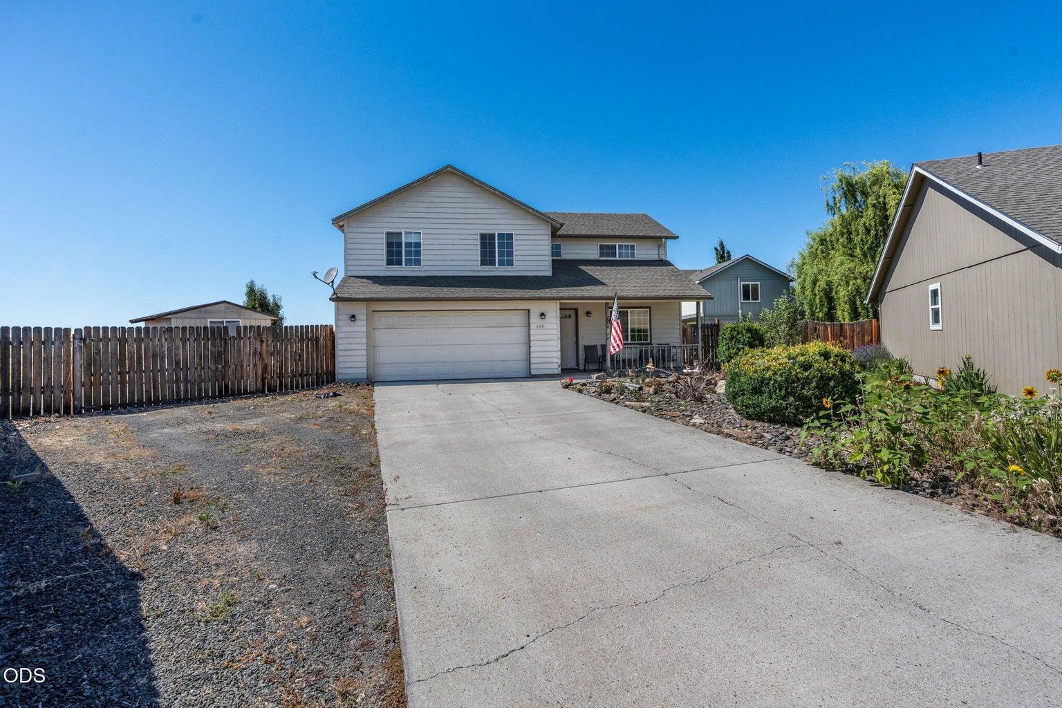 Photo of 609 NE Stoneridge Lane 4 of 46