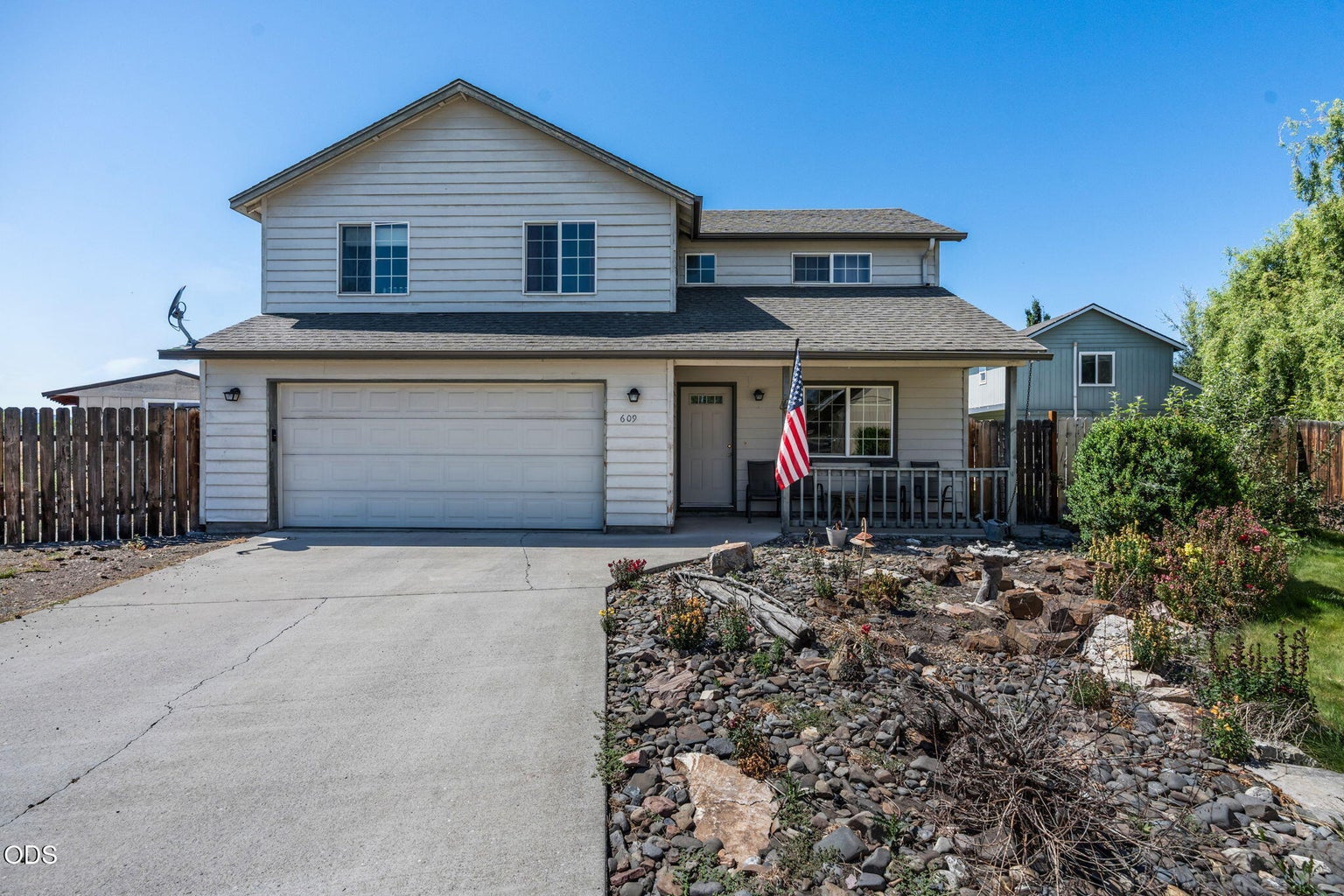 Photo of 609 NE Stoneridge Lane 5 of 46