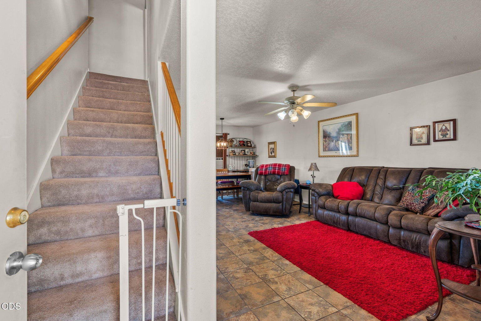 Photo of 609 NE Stoneridge Lane 6 of 46