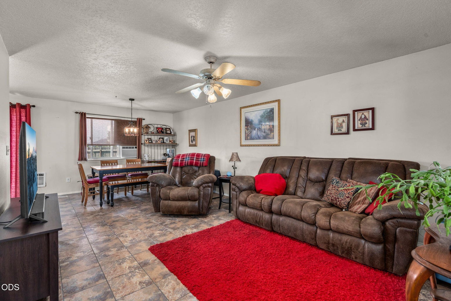 Photo of 609 NE Stoneridge Lane 7 of 46
