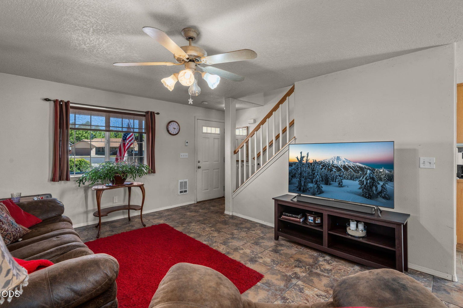 Photo of 609 NE Stoneridge Lane 9 of 46