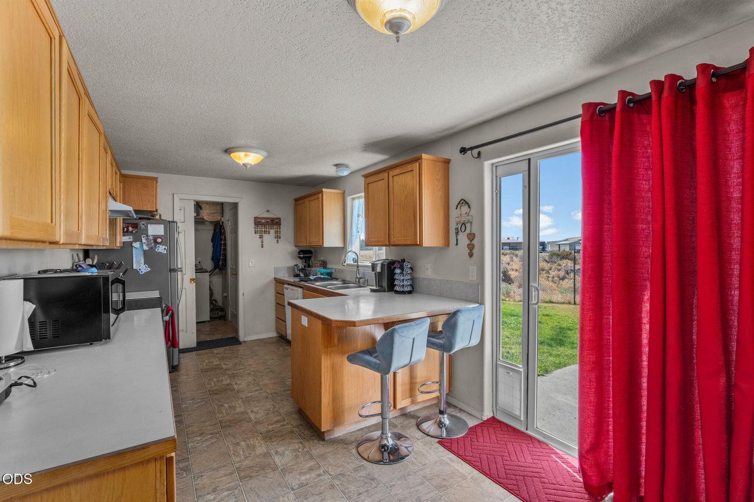 Photo of 609 NE Stoneridge Lane 13 of 46