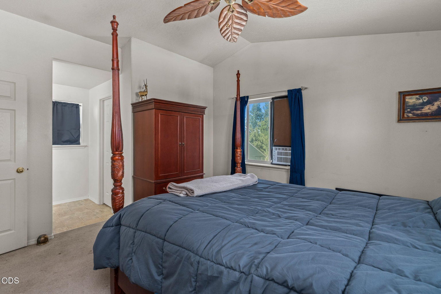 Photo of 609 NE Stoneridge Lane 19 of 46