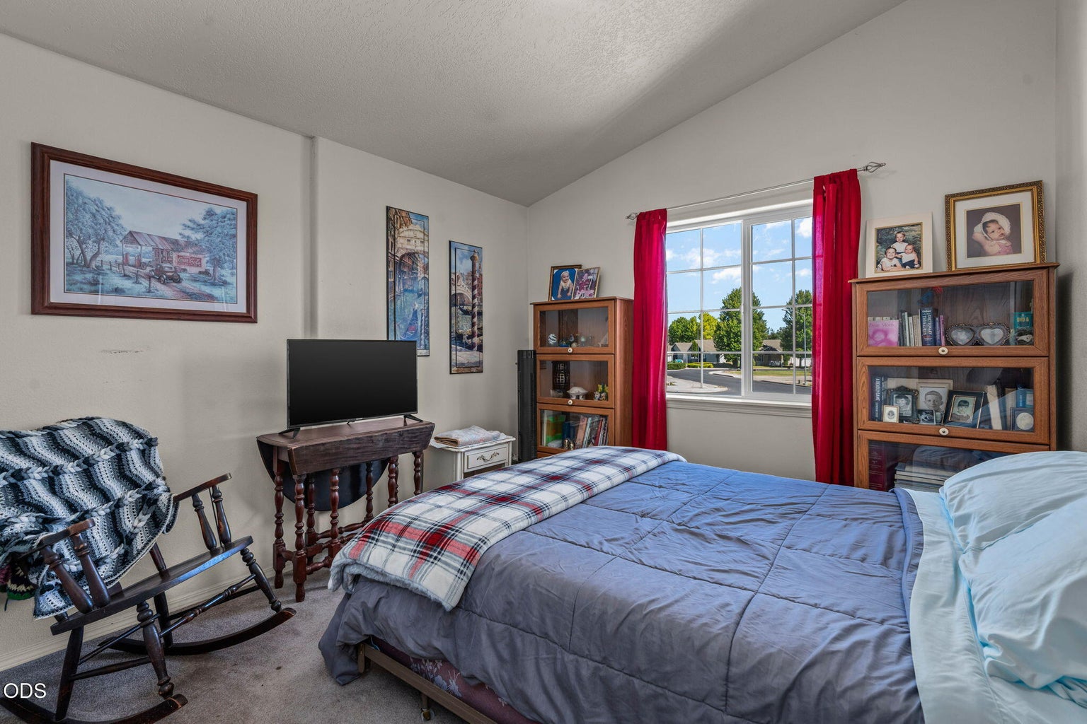 Photo of 609 NE Stoneridge Lane 23 of 46