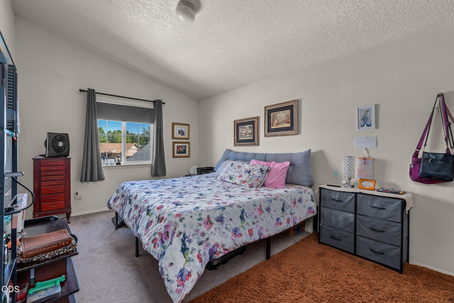 Photo of 609 NE Stoneridge Lane 24 of 46