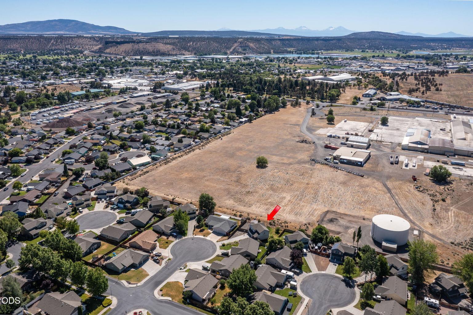 Photo of 609 NE Stoneridge Lane 37 of 46