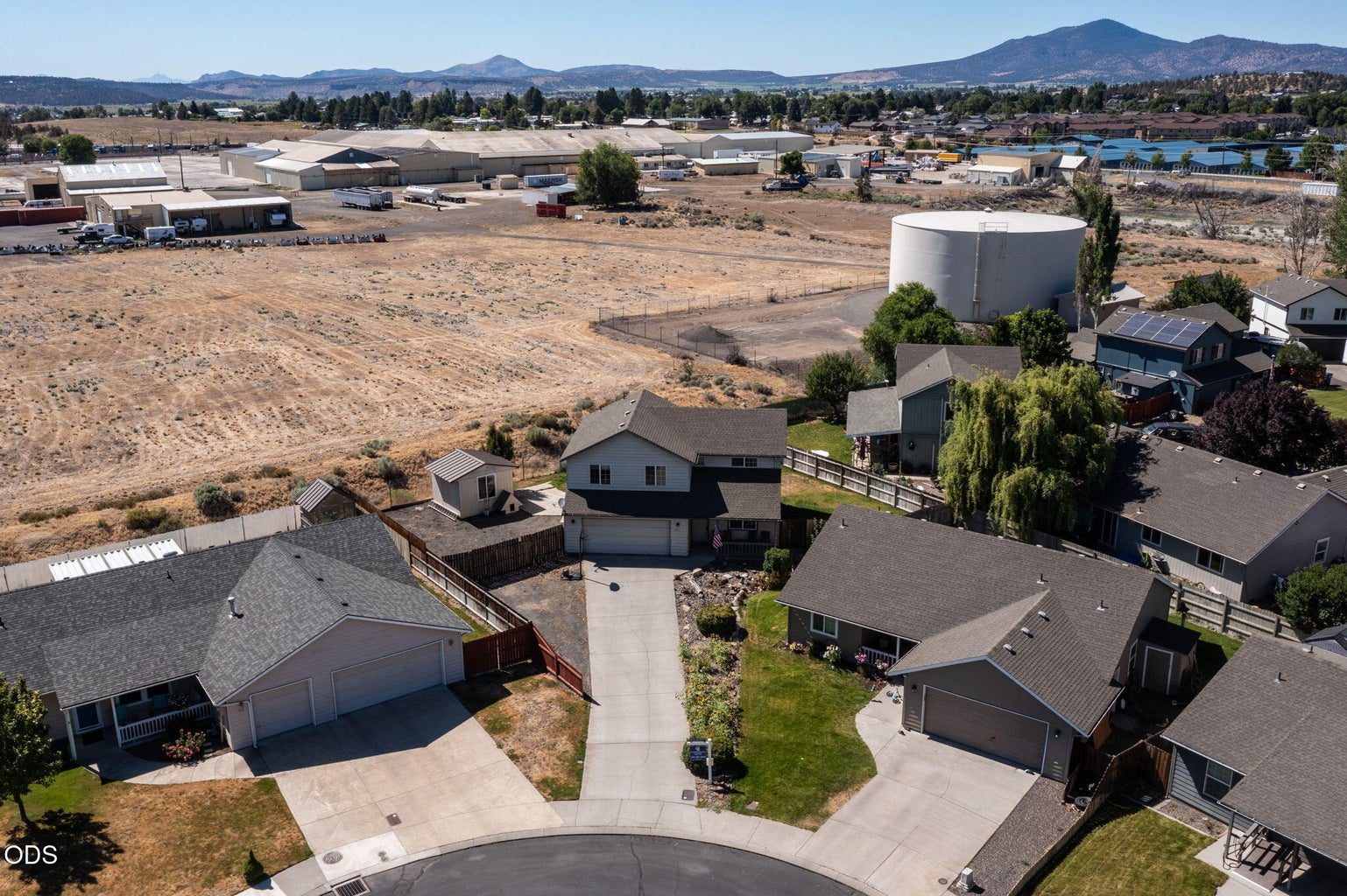 Photo of 609 NE Stoneridge Lane 43 of 46