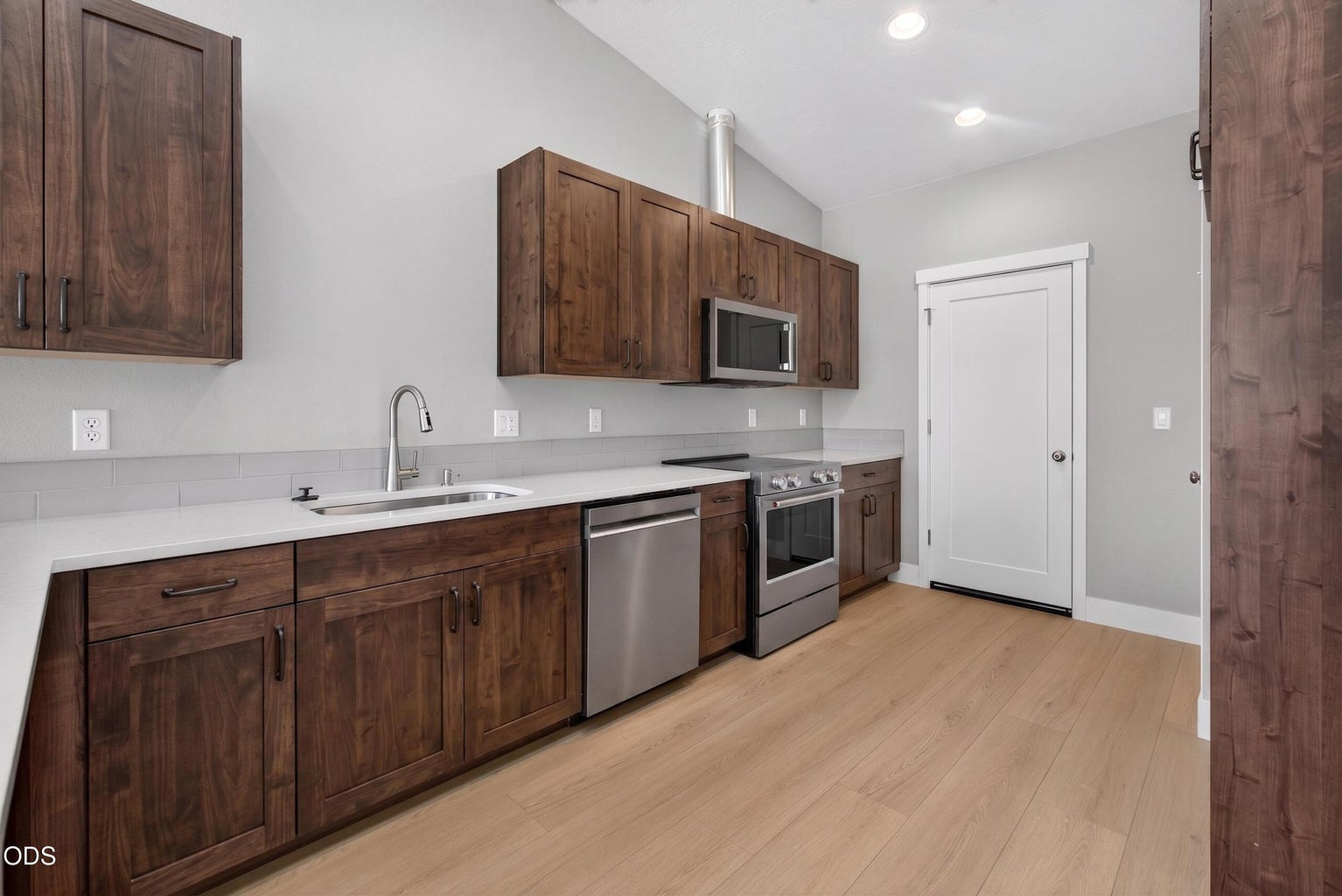 Photo of 3976 SW 39th Street 7 of 23
