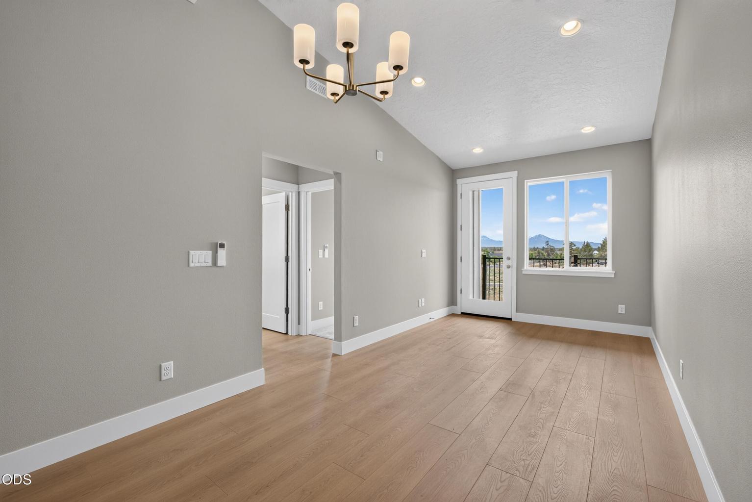Photo of 3976 SW 39th Street 4 of 23