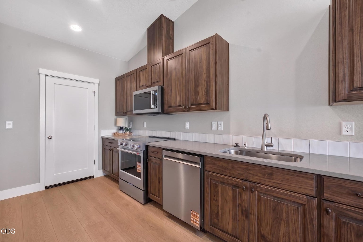Photo of 3954 SW 39th Street 10 of 28