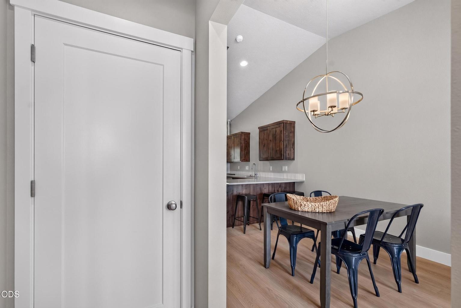 Photo of 3954 SW 39th Street 8 of 28