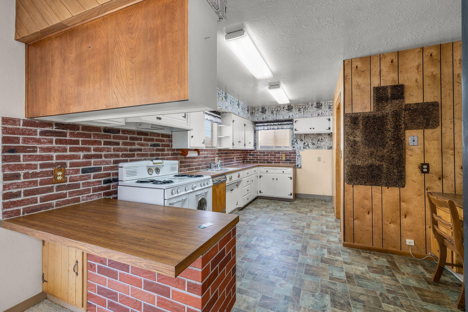 Photo of 195 SE Roosevelt Avenue 21 of 47