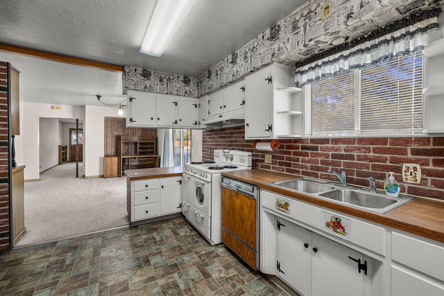 Photo of 195 SE Roosevelt Avenue 23 of 47