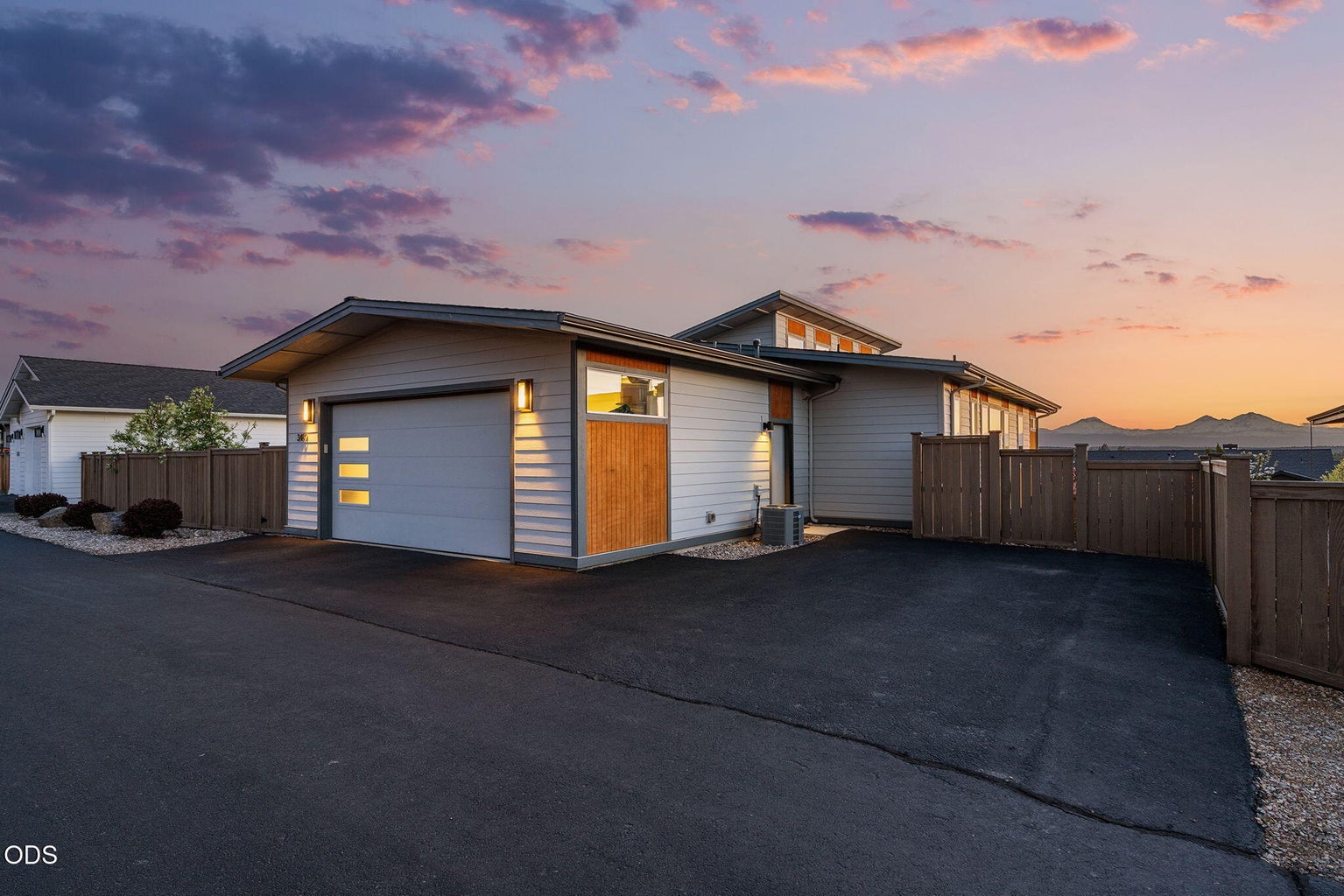 Photo of 3480 SW 45th Street 8 of 52