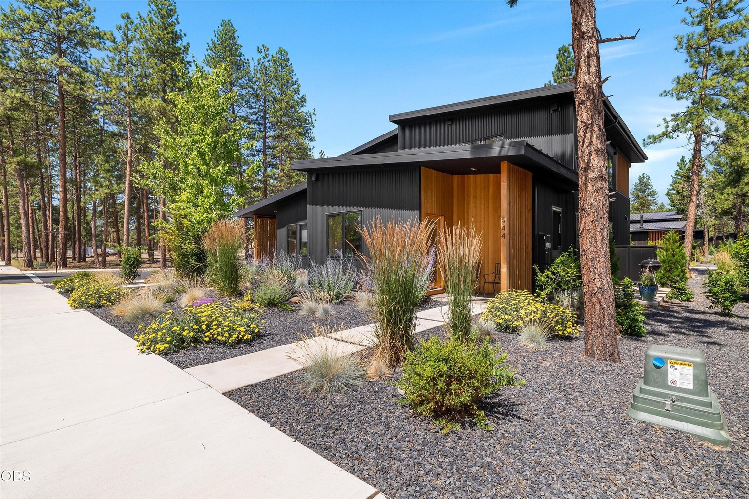Photo of 544 W Sisters Park Drive 1 of 35