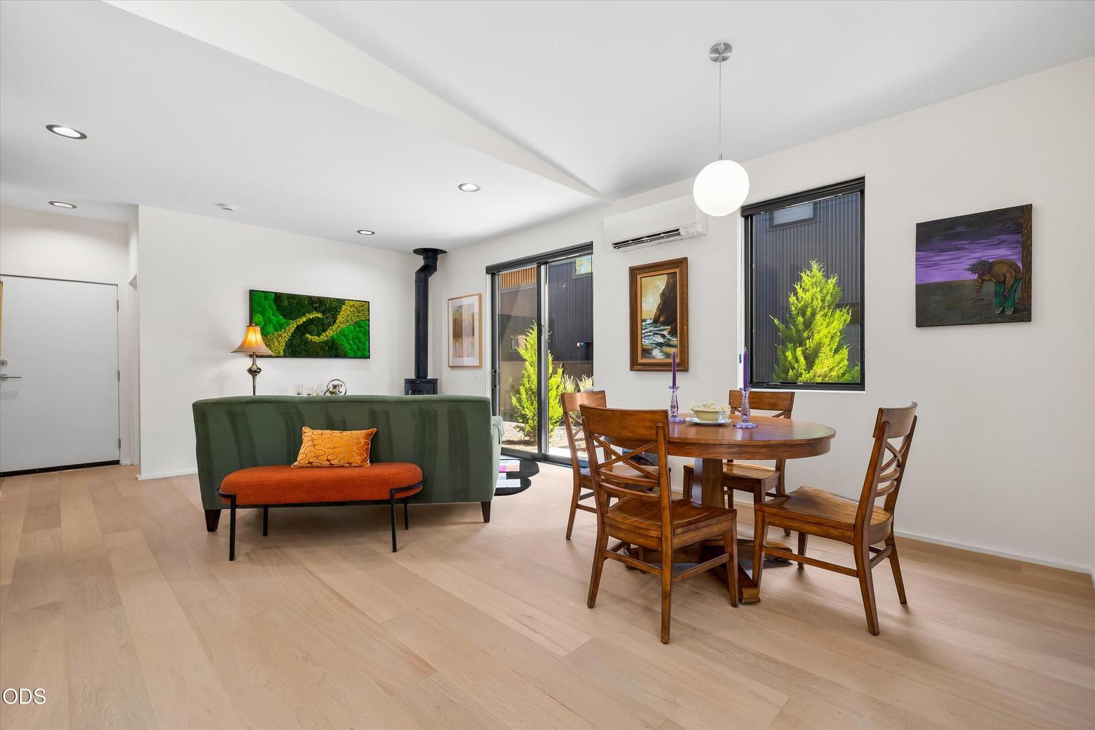 Photo of 544 W Sisters Park Drive 4 of 35