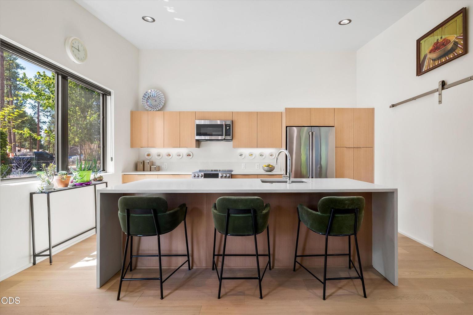 Photo of 544 W Sisters Park Drive 8 of 35