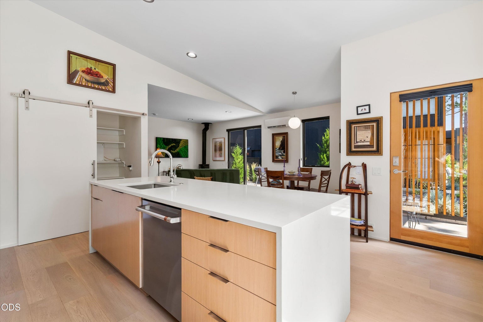 Photo of 544 W Sisters Park Drive 11 of 35
