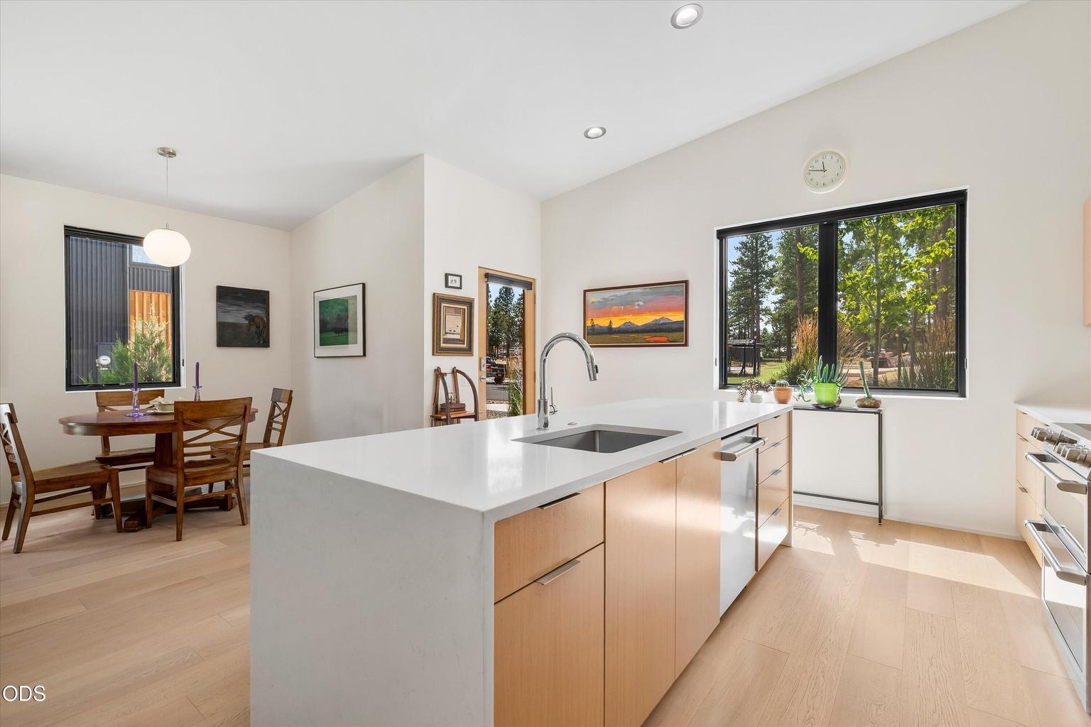 Photo of 544 W Sisters Park Drive 12 of 35