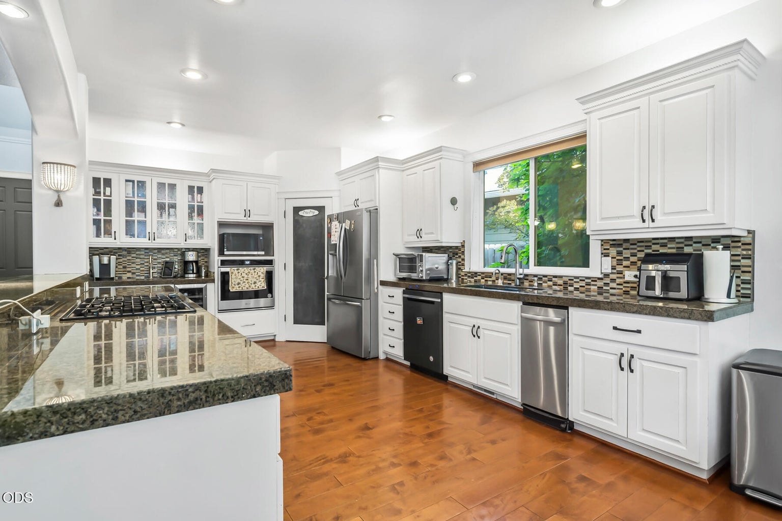 Photo of 796 SE Briarwood Court 12 of 48